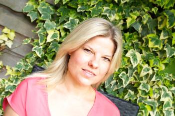 author-photo-ella-harper